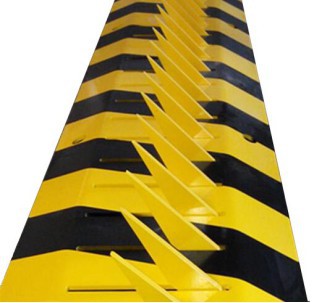 减速带式破胎器